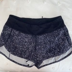 Black & white lulu lemon speed up short 2.5”